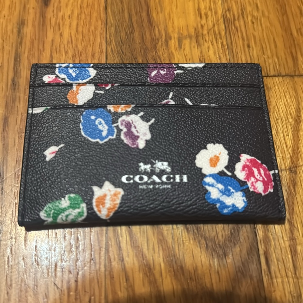 New coach card holder